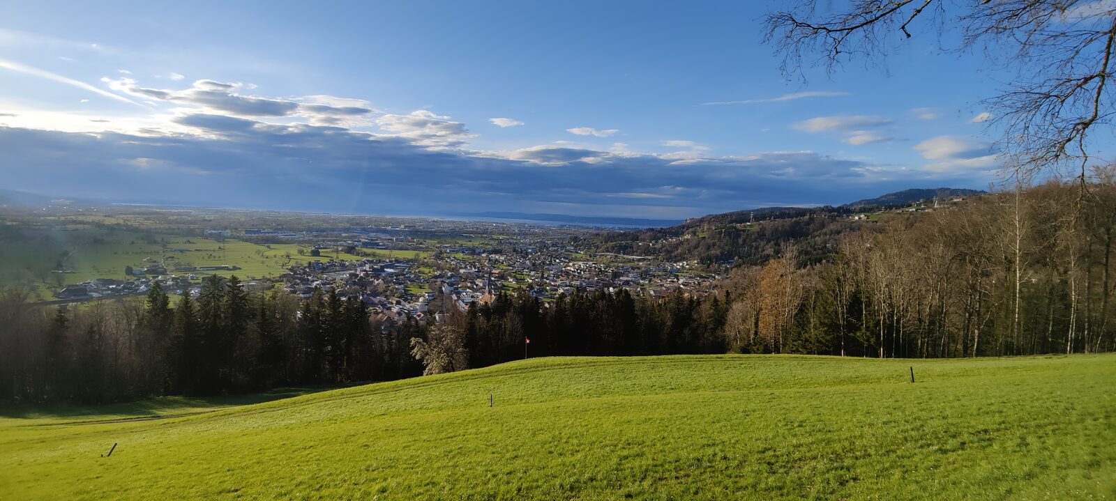 Drei Staaten in einem Blick: Vom Pfänder aus sieht man Österreich, Deutschland und die Schweiz – Europa ist hier zum Greifen nah.